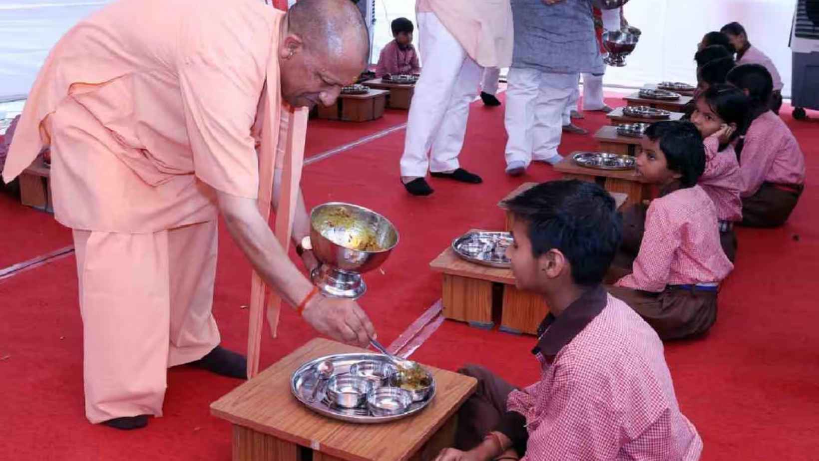 Cm Yogi Serves Mid Day Meal School Chalo Abhiyan Varanasi