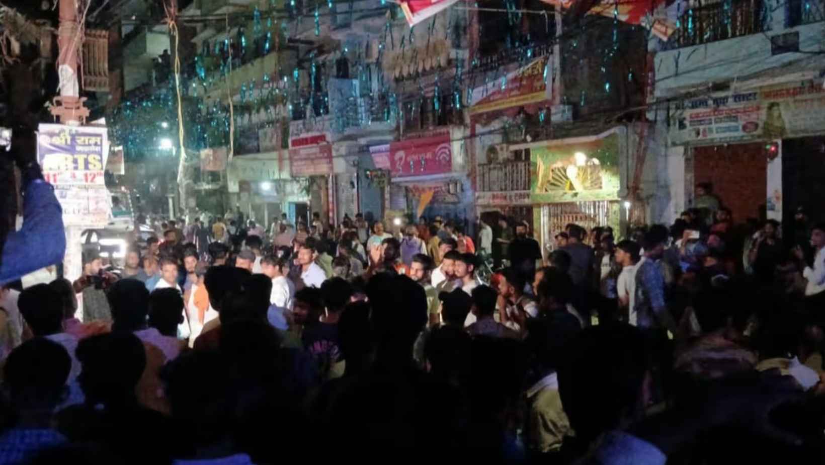 Khan Sir Arrest Update Students Gathered Outside Coaching Patna